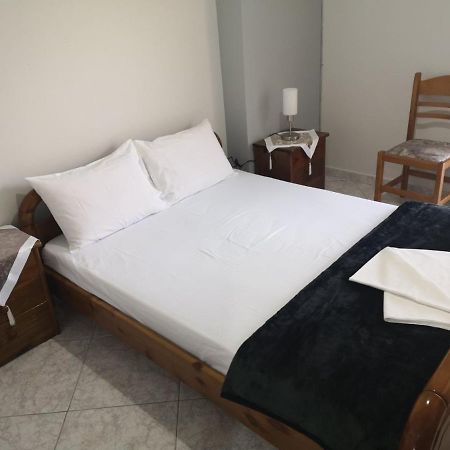Panos & Antzy Apartments 卡拉马塔 外观 照片