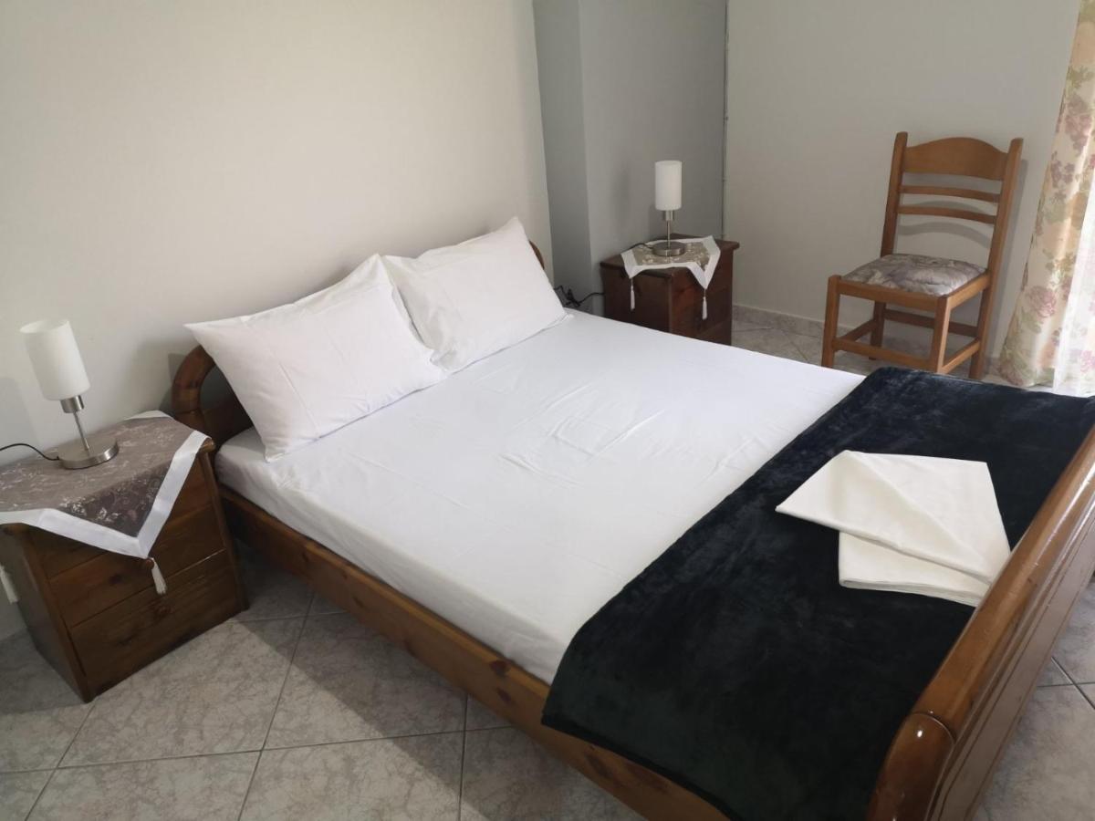 Panos & Antzy Apartments 卡拉马塔 外观 照片